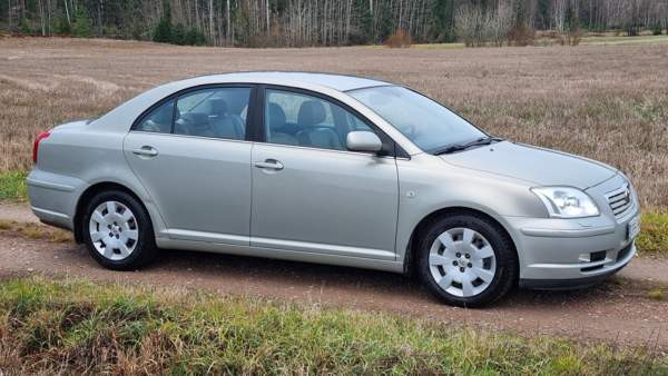 Toyota Avensis Vehmaa - valokuva 3