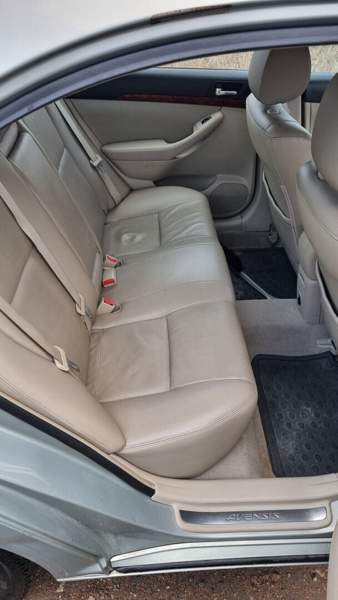 Toyota Avensis Vehmaa - valokuva 8