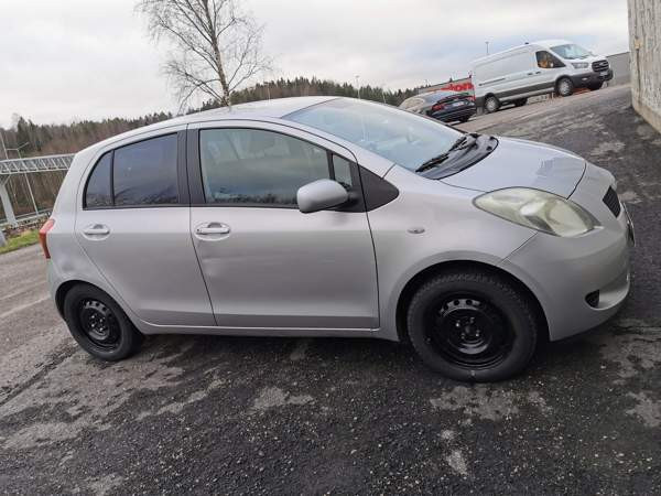 Toyota Yaris Kirkkonummi - valokuva 2