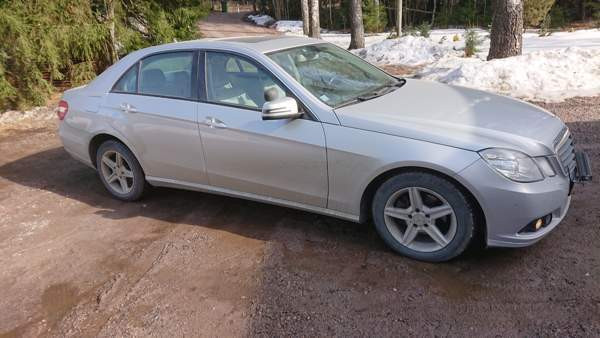 Mercedes-Benz E Vihti - valokuva 1
