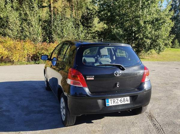 Toyota Yaris Chuvashskaya Respublika - valokuva 4