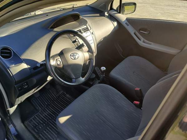 Toyota Yaris Chuvashskaya Respublika - valokuva 5