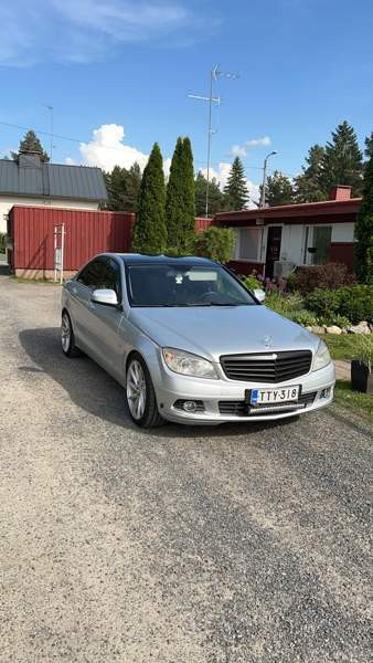 Mercedes-Benz 220 Macau - photo 2