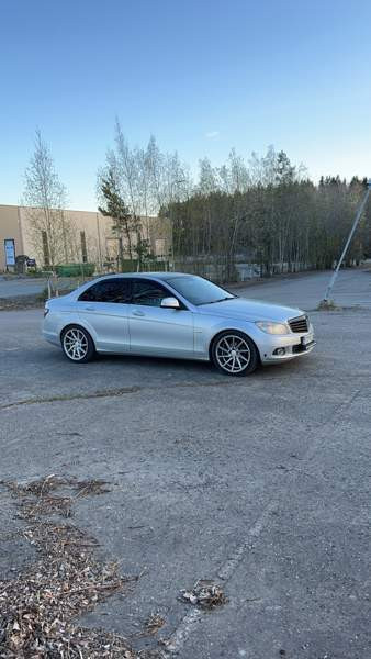 Mercedes-Benz 220 Macau - photo 4