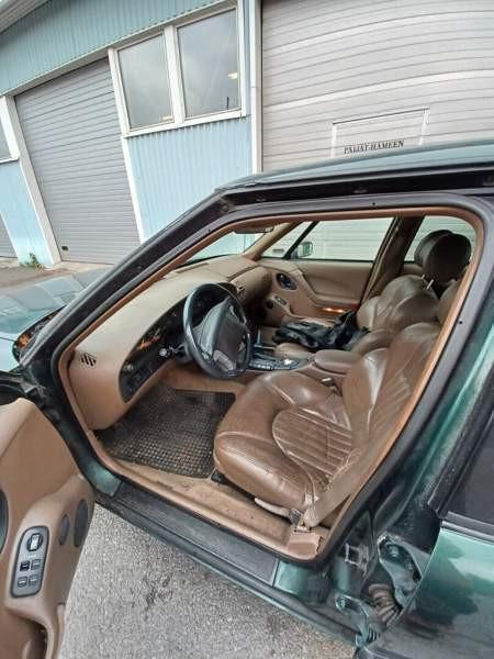 Pontiac Bonneville Glebychevo - valokuva 2