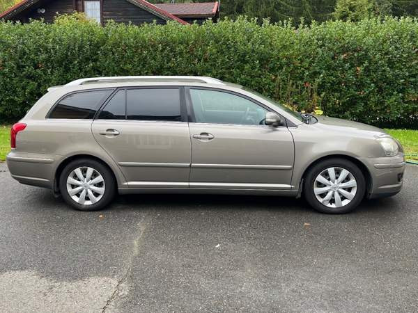 Toyota Avensis Joensuu - valokuva 1