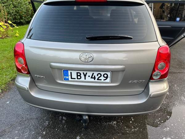 Toyota Avensis Joensuu - valokuva 3