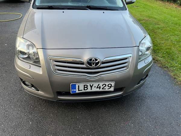 Toyota Avensis Joensuu - valokuva 2