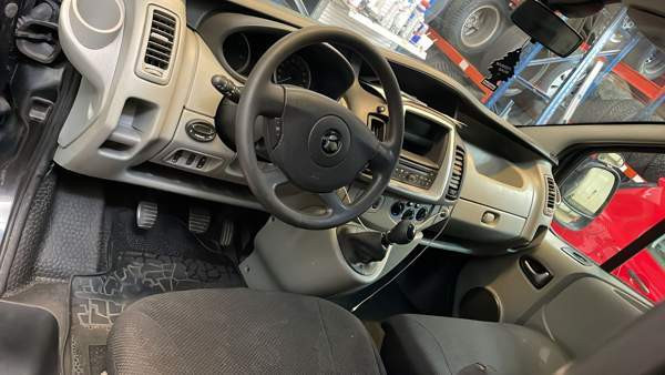 Opel Vivaro Турткуль - изображение 5