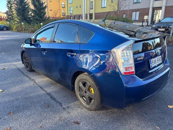 Toyota Prius Вантаа - изображение 2