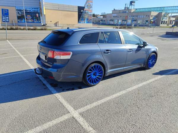 Toyota Avensis Turtkul - valokuva 5