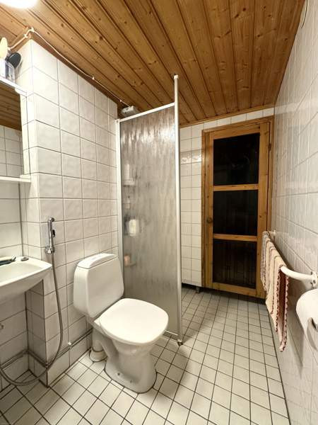 3h+k+kph+s+vh+erillinen wc ja piha  Ylitornio - изображение 8