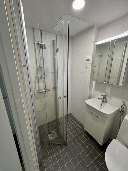 1h + kk+kylpyhuone  Helsinki - valokuva 4