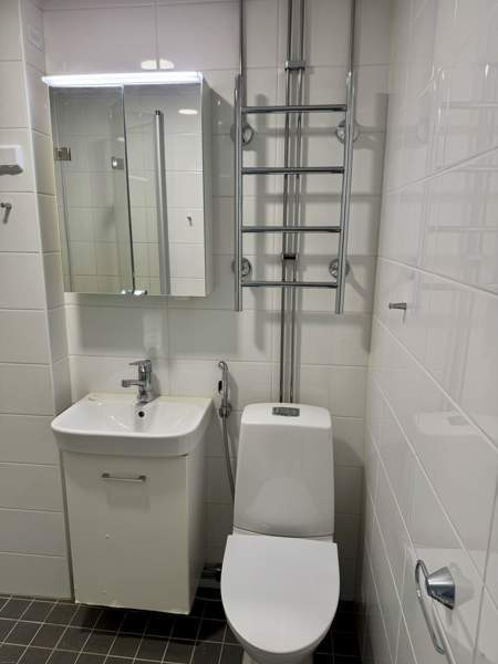 1h + kk+kylpyhuone  Helsinki - valokuva 5