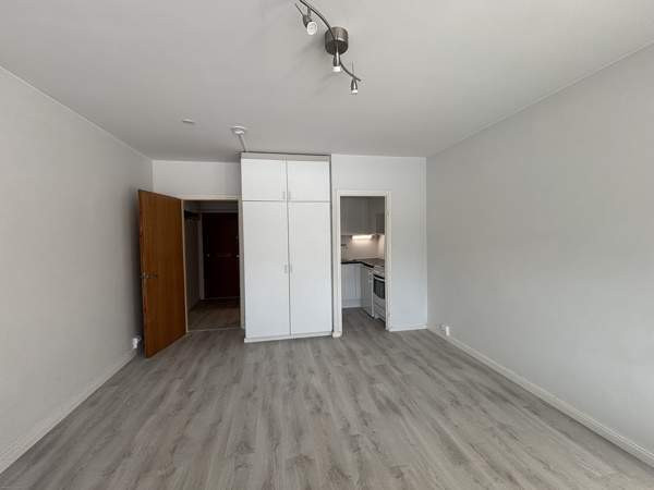 1h + kk + kph + lasitettu parveke  Helsinki - valokuva 3