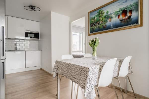 3h+kt+kph+lasitettu parveke  Helsinki - valokuva 7