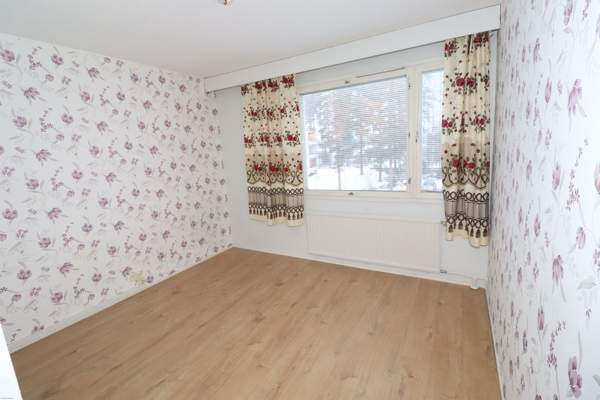 2h+k+s+kph+wc+parveke  Jyvaeskylae - photo 3