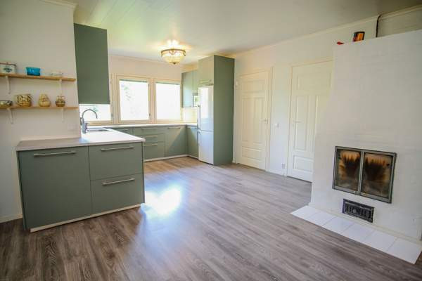 3h + avok + p + rantasauna + kellarivarasto + piha  Järvenpää - valokuva 6