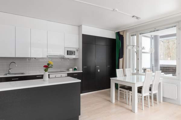 3h+kt+s+iso piha+autohallipaikka  Helsinki – foto 5