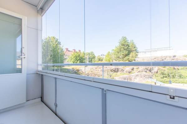 1h +kk+kph+ lasitettuparveke  Helsinki - photo 1