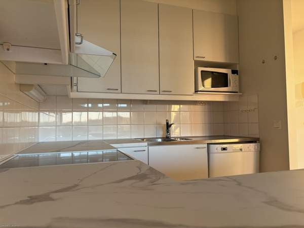 2h + kk + kph + iso lasitettu parveke  Helsinki - photo 8