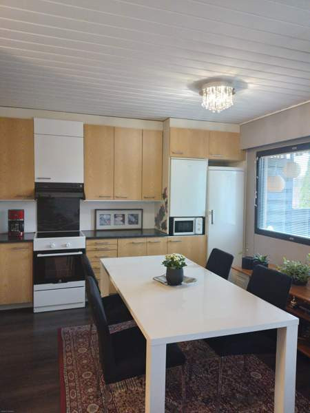 2h + k + s + kph + wc + varasto + autokatos  Ugleural'skiy – foto 2