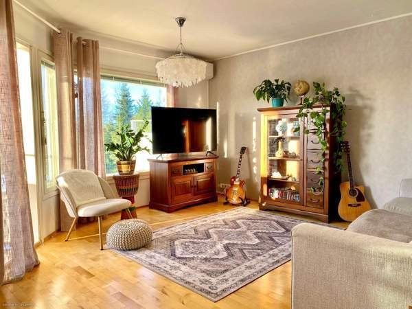 2h + k + s + akp + var  Sredneuralsk - valokuva 1