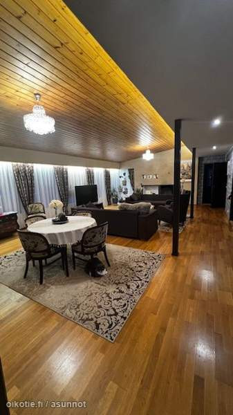 5h: Oh+ 3mh+ th+ 2 x kph+2 x wc + s + k, khh +vh +  Sysmä - valokuva 5