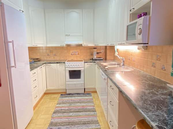 3h+avok+vh+kph+s+wc+kaksi parveketta+porrashissi  Kitee - valokuva 6