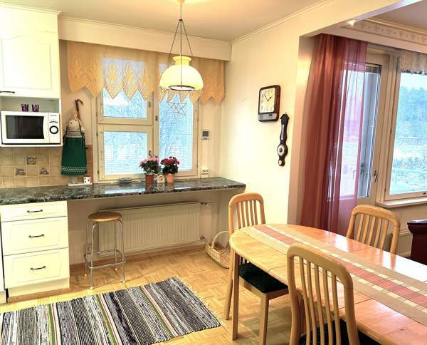 3h+avok+vh+kph+s+wc+kaksi parveketta+porrashissi  Kitee - valokuva 4