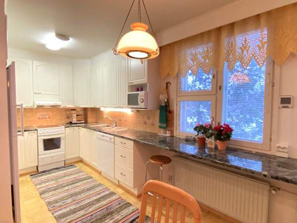 3h+avok+vh+kph+s+wc+kaksi parveketta+porrashissi  Kitee - valokuva 5