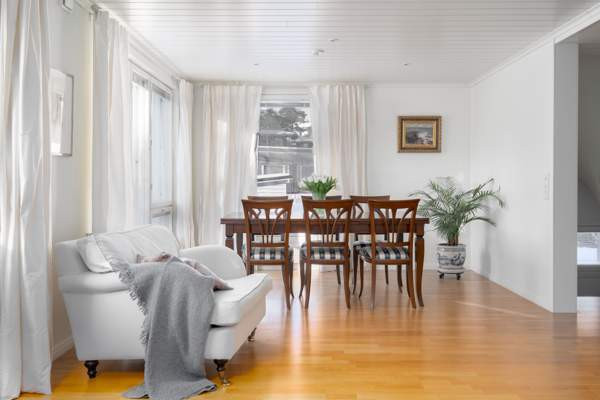 5H+K+S+2xKPH+3xWC+KHH+3xP. Lisäksi huoneet ullakol  Espoo - valokuva 3