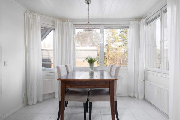 5H+K+S+2xKPH+3xWC+KHH+3xP. Lisäksi huoneet ullakol  Espoo - valokuva 8