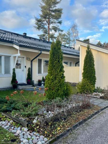 3h+avok+kph+wc+khh+piha+ulkovarasto  Vantaa - valokuva 1