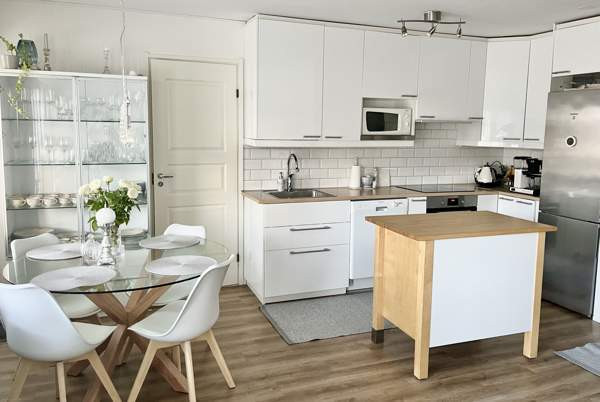 3h+avok+kph+wc+khh+piha+ulkovarasto  Vantaa - valokuva 2