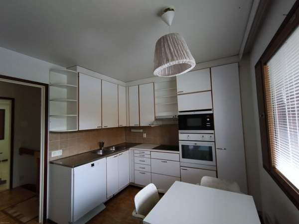 5 h + k + s +kph+2 wc+2 vh+ khh+ parveke+ ulkovara  Raisio - valokuva 3