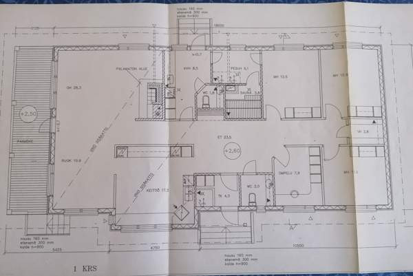 Oh + rh + k + 3 mh + th + khh + ph + s + p + 2 wc  Sarov - valokuva 2