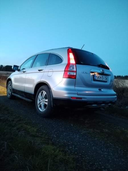 Honda CR-V Punkalaidun - valokuva 5