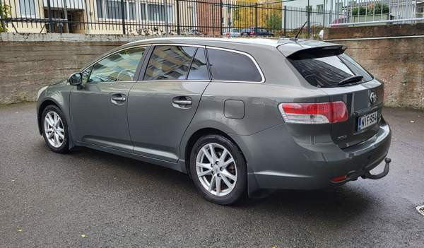 Toyota Avensis Kuopio - valokuva 4