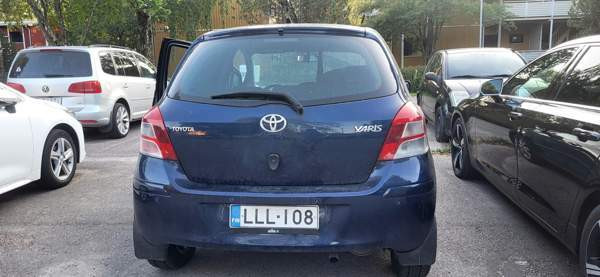 Toyota Yaris Vantaa - valokuva 7