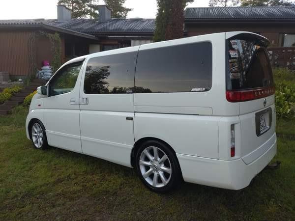 Nissan Elgrand Хамина - изображение 3