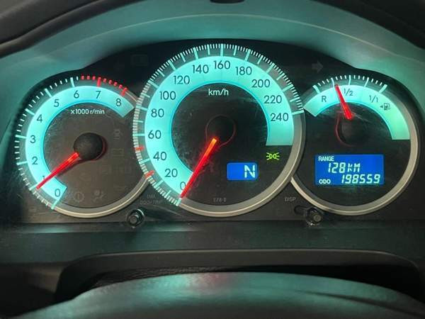 Toyota Corolla Verso Turtkul - valokuva 3