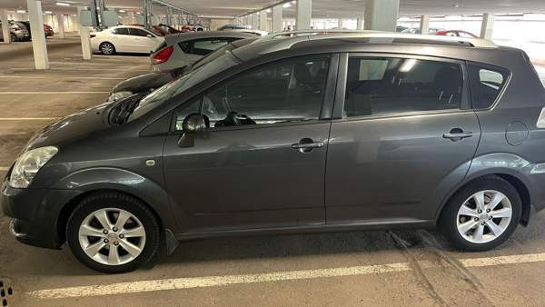 Toyota Corolla Verso Turtkul - valokuva 1