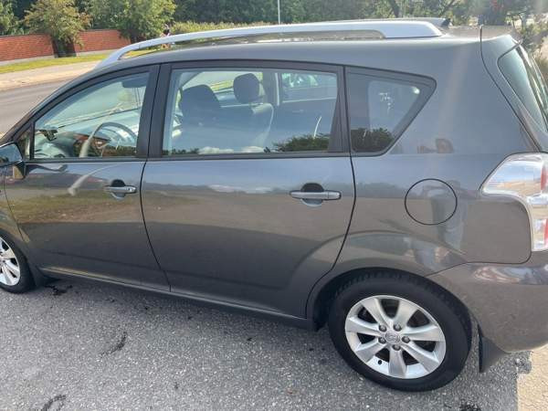 Toyota Corolla Verso Turtkul - valokuva 8