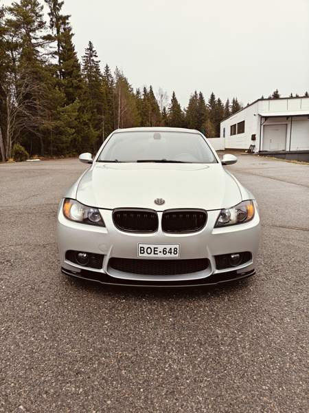 BMW 320 Glebychevo - valokuva 2