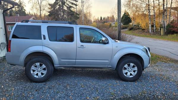 Nissan Pathfinder Macau - valokuva 5