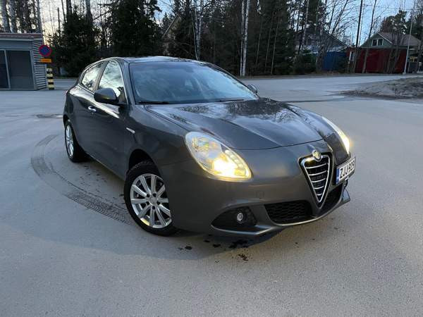 Alfa Romeo Giulietta Vantaa - valokuva 1