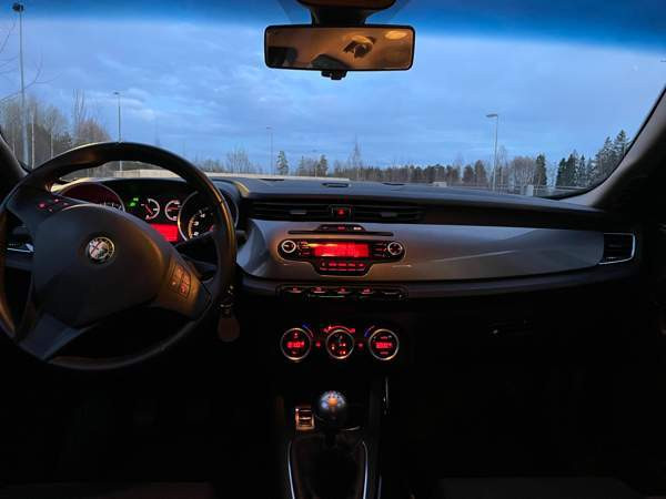 Alfa Romeo Giulietta Vantaa - photo 7