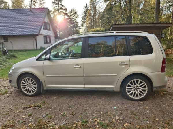 Volkswagen Touran Askainen - valokuva 6