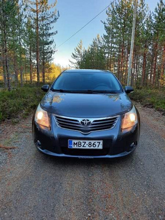 Toyota Avensis Liperi - valokuva 2